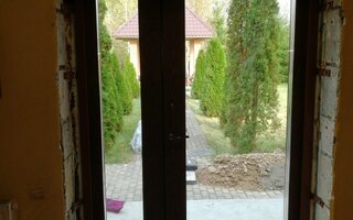 парадная дверь со стелопакетами в створках, вид внутри
